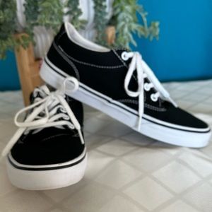 Classics Vans Era 7.5 Women or 6 Men, Unisex